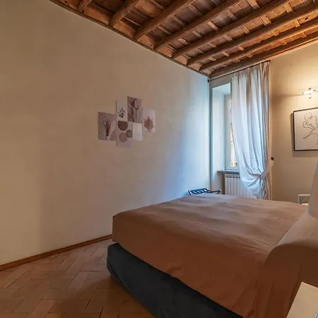 Guesthost - Stunning In Trastevere Rome